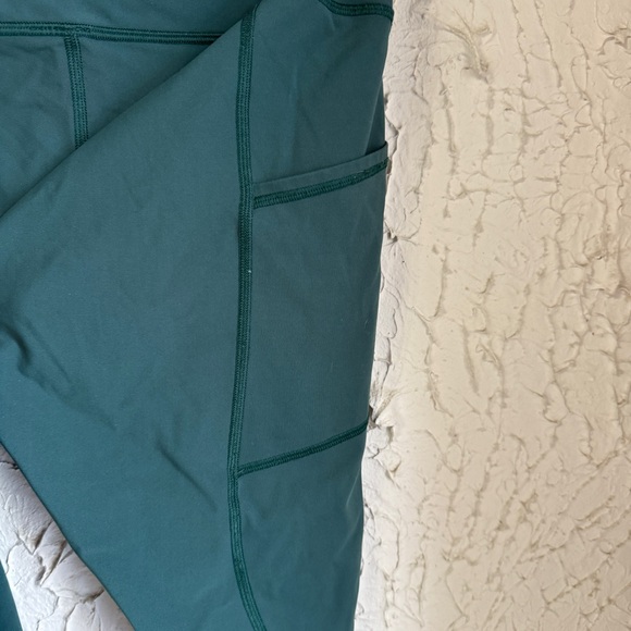 Lululemon Teal Scalloped ankle Cropped Leggings - Picture 8 of 10